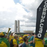 Brasil Sangra, Elites Brincam